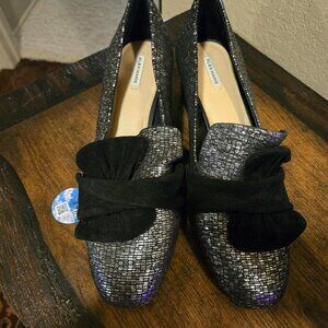 Alex Marie Silver Metallic - Black Suede Bow Accent Shoes Pumps Size 10 NWOB